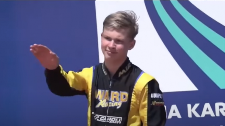 Un tânăr pilot rus investigat pentru un posibil salut nazist pe podiumul unei curse de carting