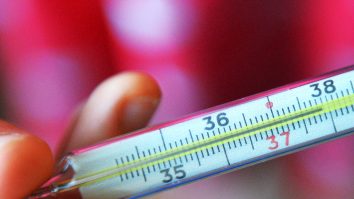 Un medic pediatru spune că copiii vin la spital cu halucinații terifiante – și avertizează că este un simptom clasic de gripă