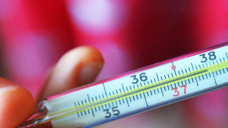 Un medic pediatru spune că copiii vin la spital cu halucinații terifiante – și avertizează că este un simptom clasic de gripă