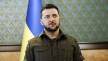 Importanţi oficiali americani vizitează Kievul. Zelenski cere mai multe arme grele pentru a recuceri teritoriile ocupate de ruşi