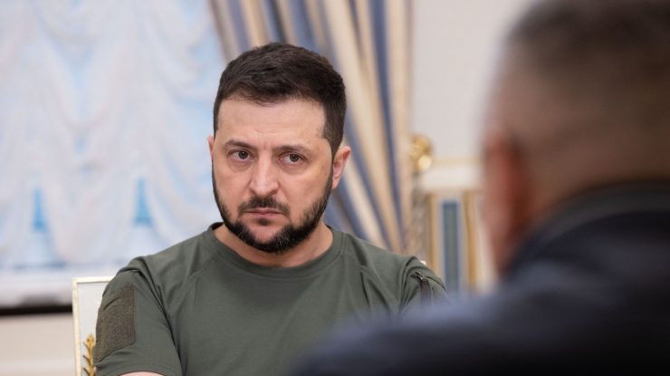 Volodimir Zelenski a recunoscut că forţele Kievului s-au retras din Lisiciansk, dar promite că va recâştiga controlul cu ajutorul armelor occidentale