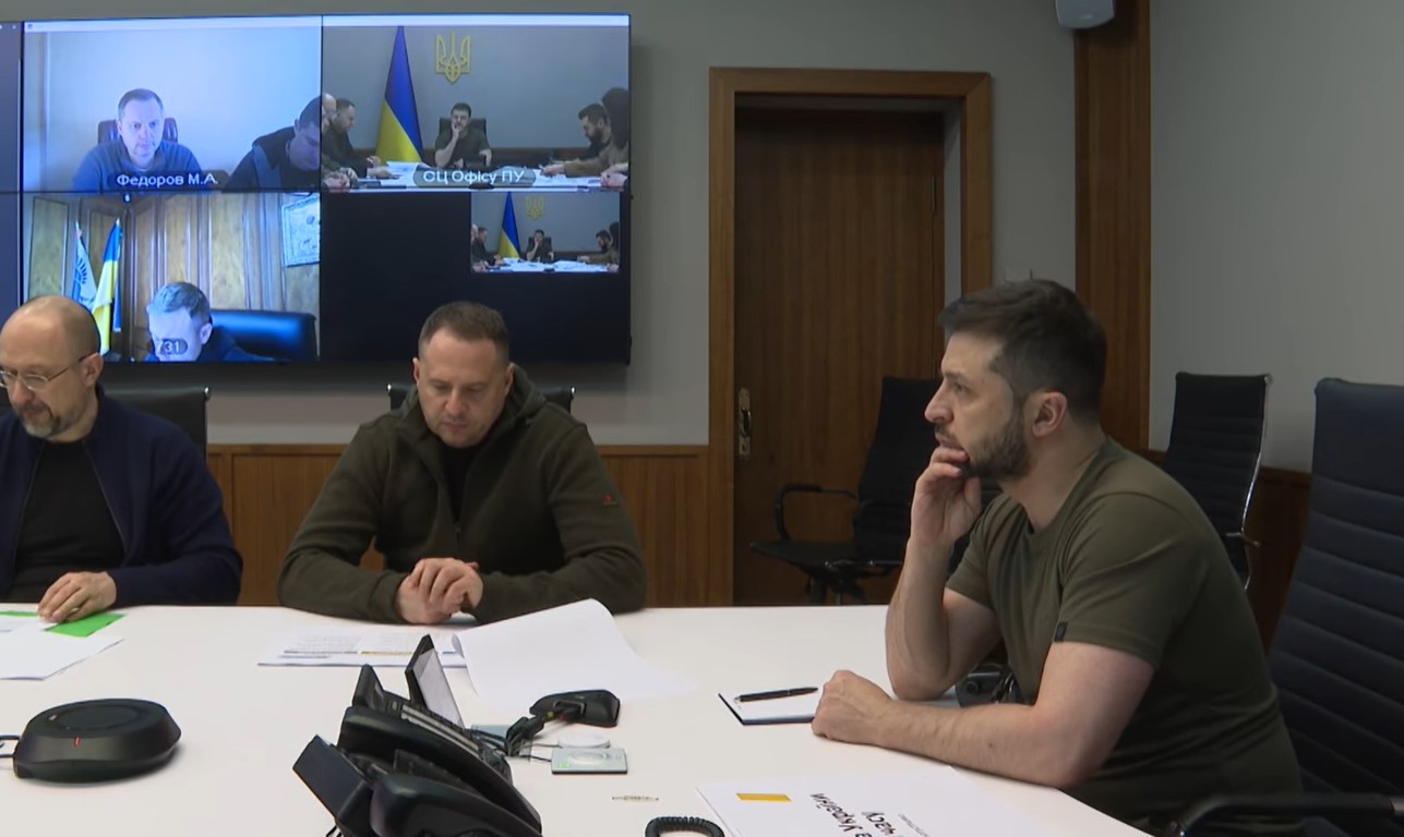 Zelenski spune că trupele ruse minează zonele din care se retrag