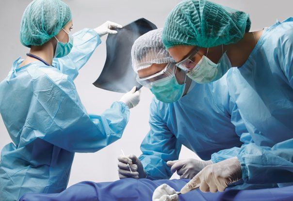 OMS estimează că 1 din 10 pacienți este rănit accidental de medici