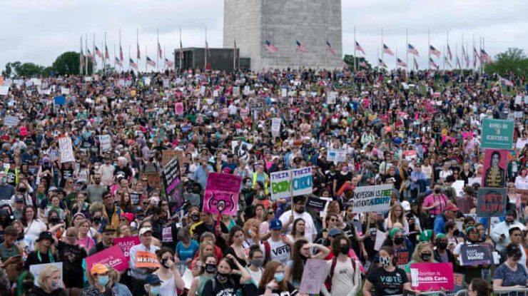 Mii de persoane au manifestat în SUA împotriva eliminării dreptului la avort