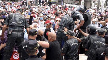 Manifestări în Tunisia împotriva președintelui. Protestatarii cer democrație