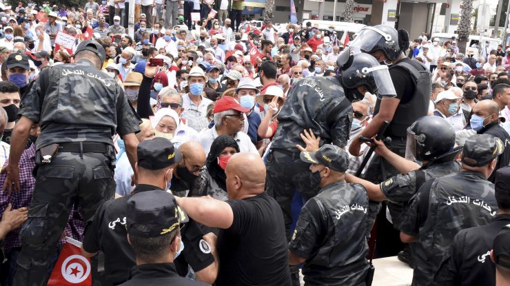 Manifestări în Tunisia împotriva președintelui. Protestatarii cer democrație