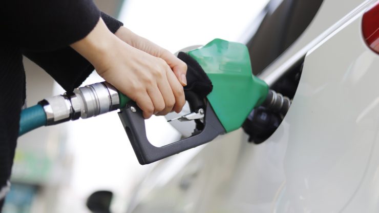 Petrolul se scumpește după ce Arabia Saudită a anunțat ieri că va reduce și mai mult producția începând de luna viitoare