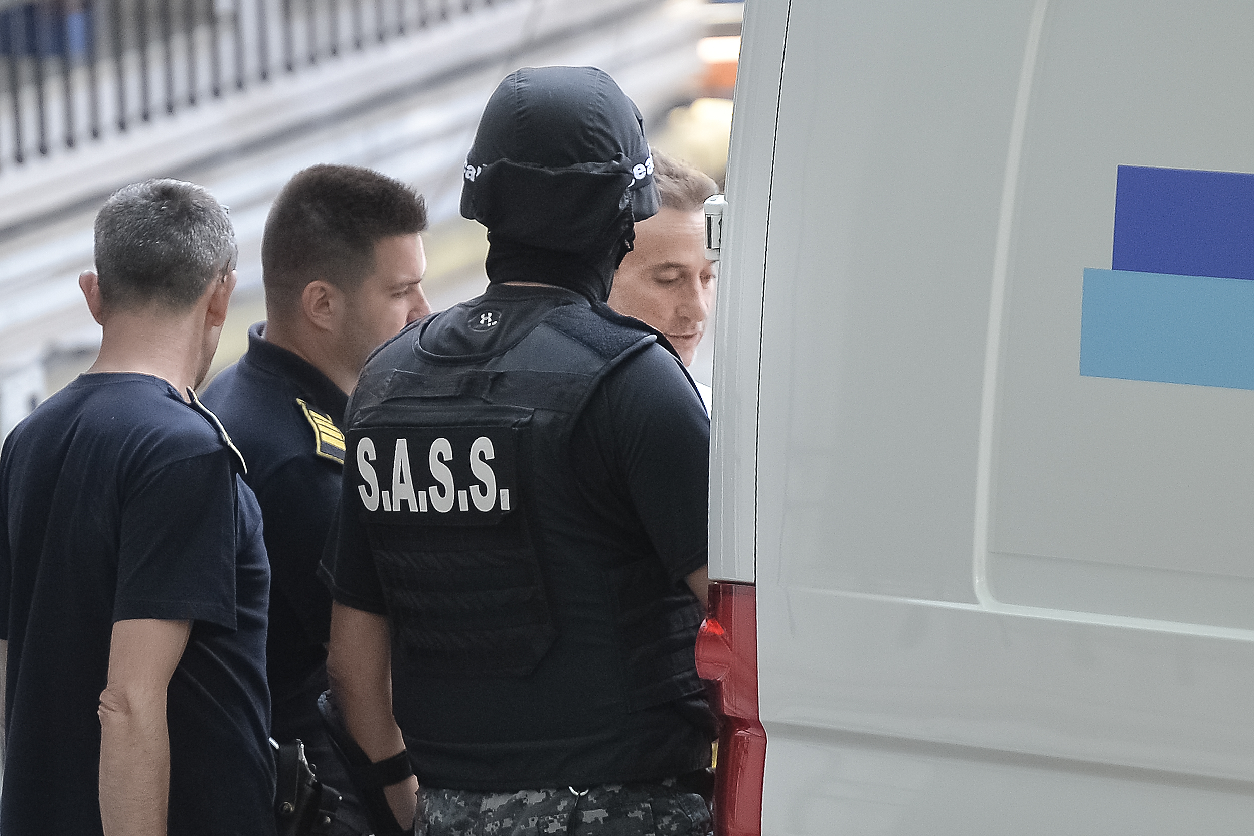Fratele lui Radu Mazăre s-a predat Poliţiei, în Bucureşti