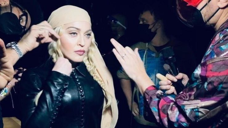 Madonna îi cere Papei Francisc o întâlnire, după ce a fost condamnată de mai multe ori pentru comportamentul său „blasfemator”