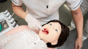 Inginerii japonezi au dezvoltat un robot interactiv care să instruiască viitori stomatologi