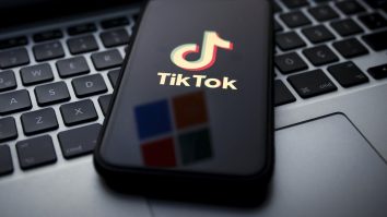 Rusia amendează TikTok pentru „propagandă LGBT” și Twitch pentru conținut despre Ucraina