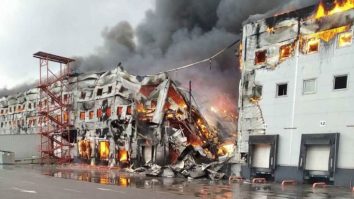 Depozitul unei edituri de manuale din Rusia, care a șters „Ucraina” din cărțile de istorie, a ars