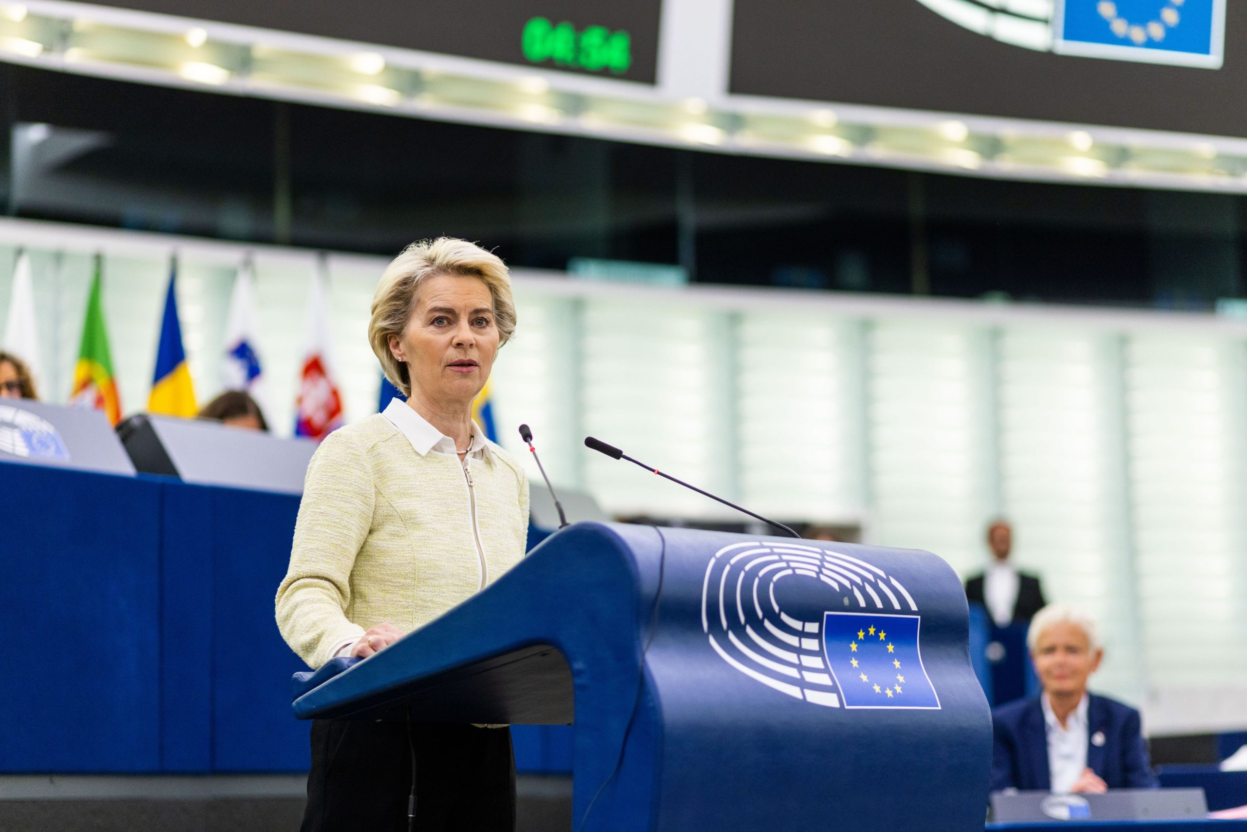Ursula von der Leyen cere interzicerea importului de petrol rusesc în următoarele șase luni
