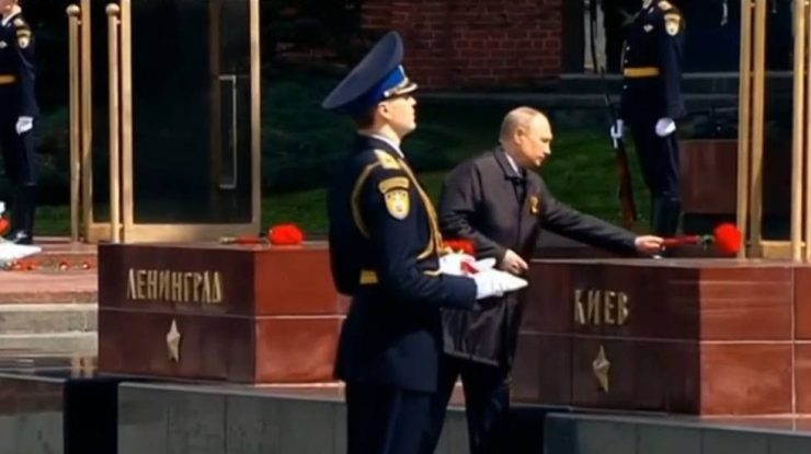 Vladimir Putin a semnat un decret prin care familiile soldaților ruși, care au murit sau au fost răniți în timpul invaziei din Ucraina, vor primi „o susținere specială”