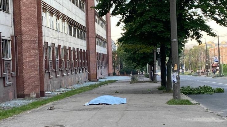 Rușii ascund cadavrele a zeci de civili ucraineni într-un supermarket din Mariupol