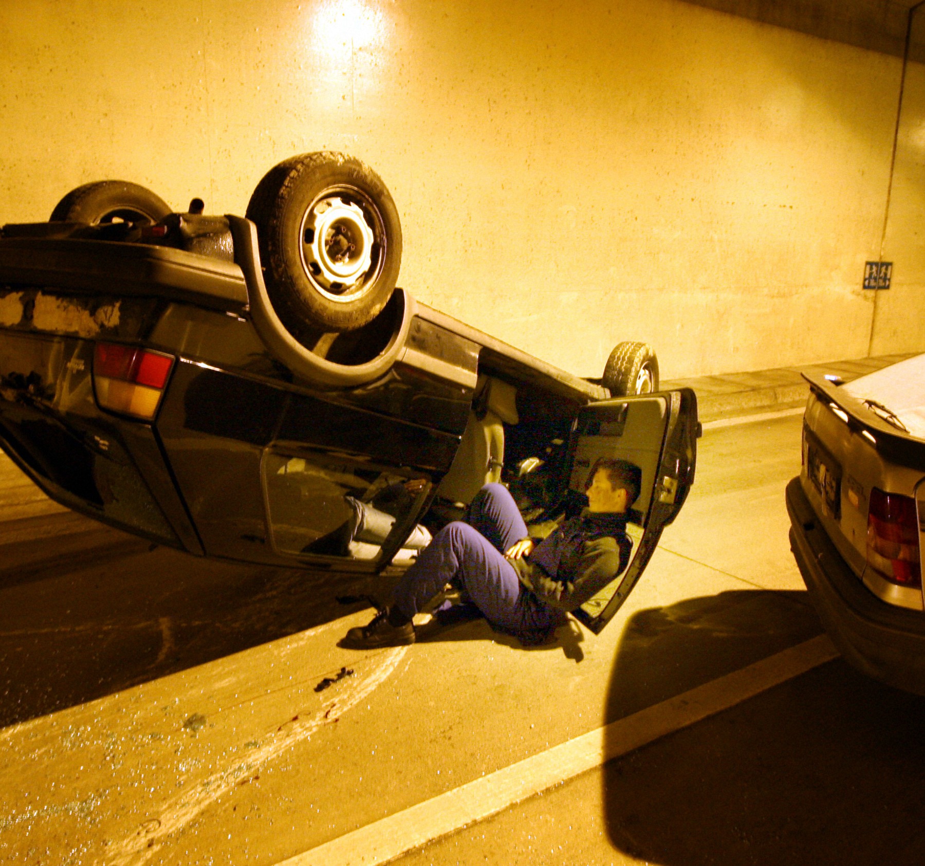 STUDIU. Femeile prezintă un risc mai mare de a rămâne blocate în mașină după un accident