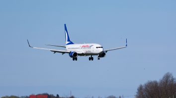 Hong Kong pune la bătaie o jumătate de milion de bilete de avion gratuite. Cine beneficiază