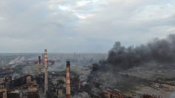 Locuitorii din Kiev trec la biciclete din cauza lipsei de combustibil din Ucraina