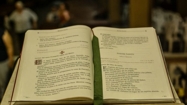O versiune veche de sute de ani a Bibliei, descoperită în Noua Zeelandă, încurajează adulterul