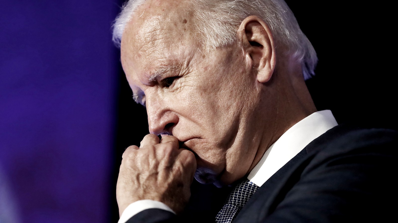 Biden i-a adus un omagiu reginei Elisabeta înainte de înmormântarea de luni