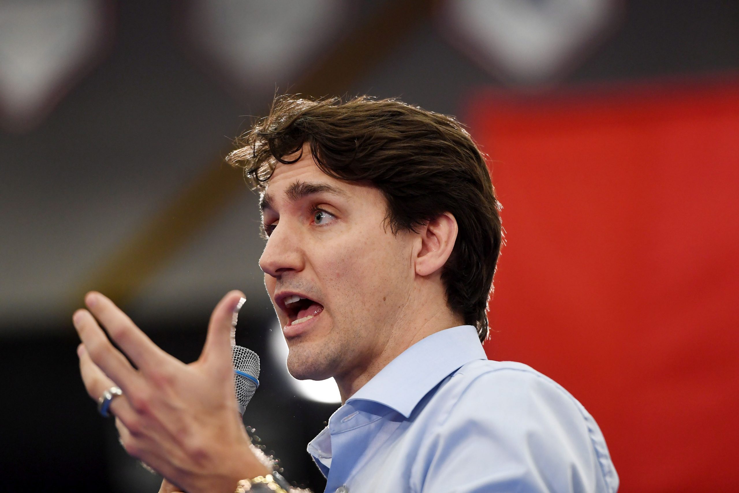 Canada introduce legi aspre împotriva armelor de foc pe fondul tragediei din SUA