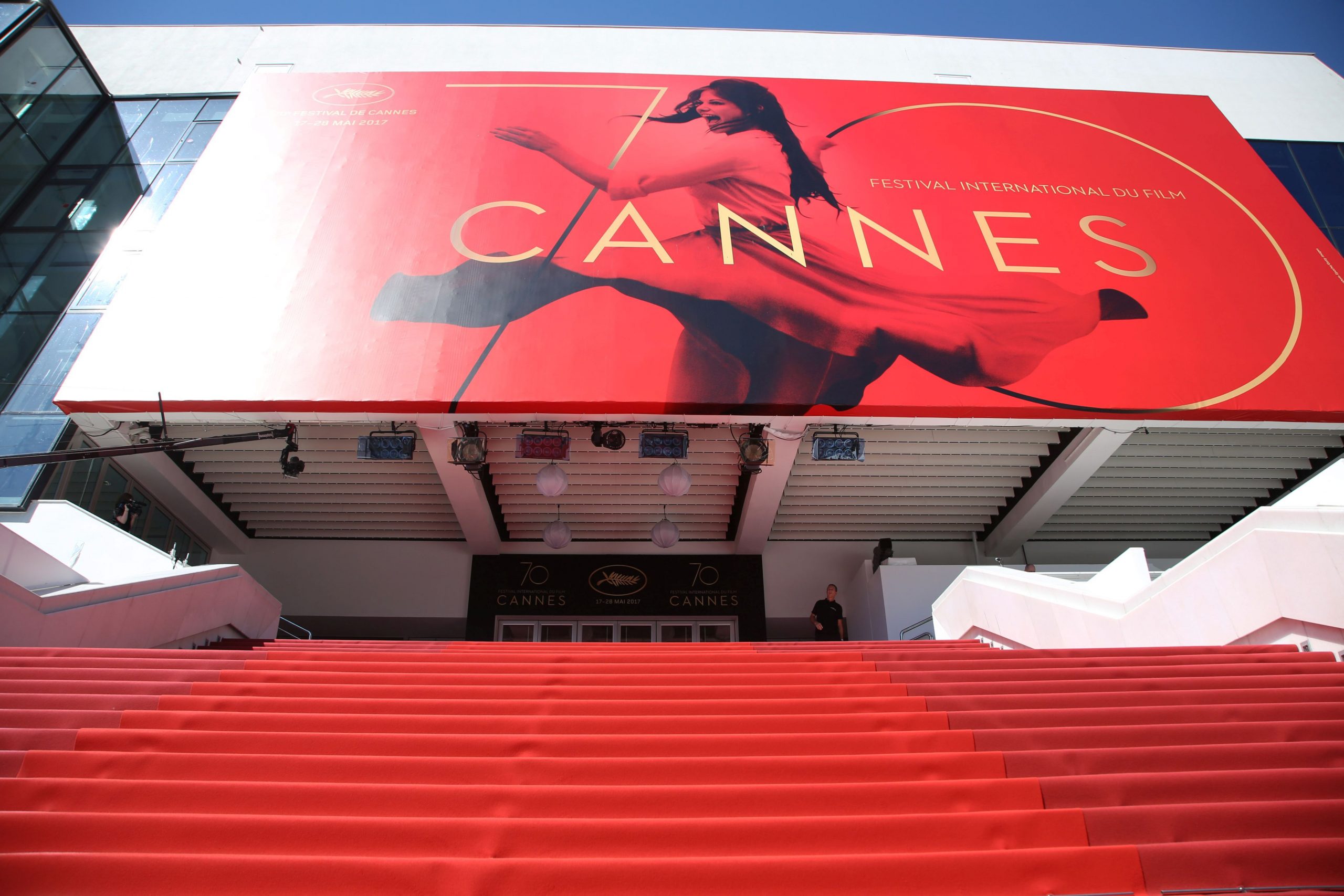Un regizor a fost dat afară de pe covorul roșu de la Cannes: Purta încălțămintea tradițională a tribului său