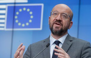 UE convine asupra interzicerii parțiale a importurilor de petrol rusesc