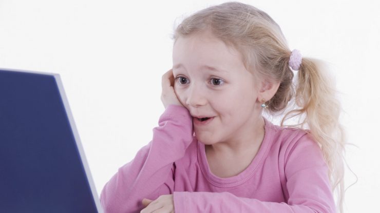 Comisia Europeană are o nouă strategie pentru protecția copiilor în online