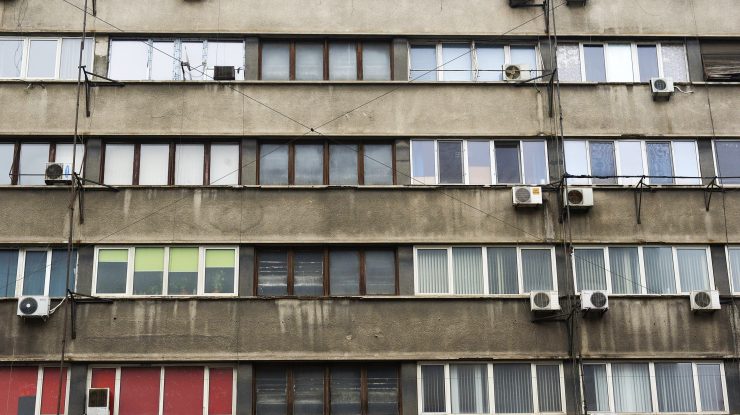 Guvernul finanțează reabilitarea clădirilor cu risc seismic I și II