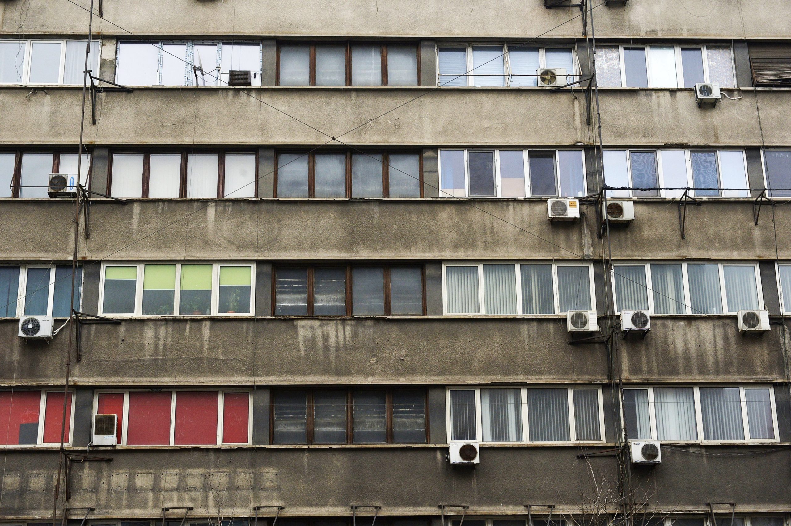 Guvernul finanțează reabilitarea clădirilor cu risc seismic I și II