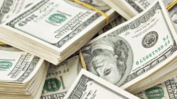 Dolarul continuă să crească vertiginos. Moneda americană trece pentru prima oară în istorie pragul de 5,1 lei