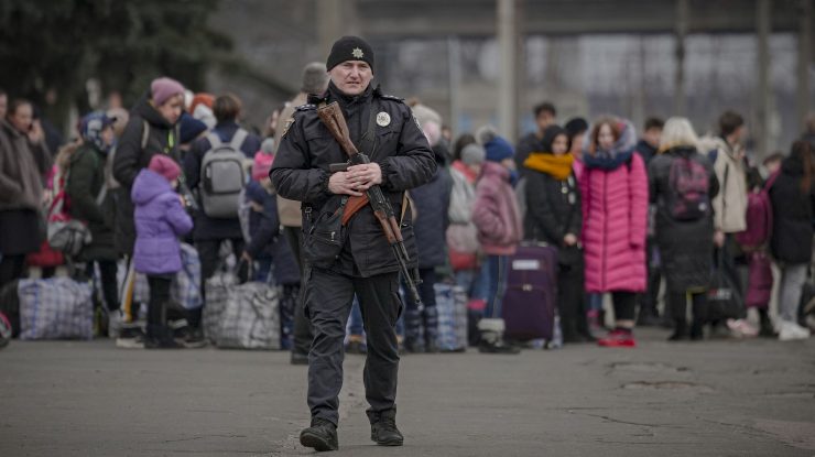 Noi eforturi de salvare în curs de desfășurare la oțelăria Azovstal din Ucraina