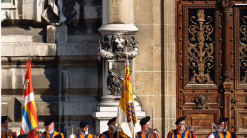 Gărzile elveţiene ale Vaticanului ar putea primi femei