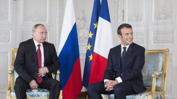Macron și Putin au vorbit astăzi la telefon. Ce au discutat cei doi președinți