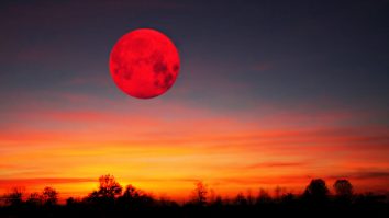 Cea mai lungă eclipsă de lună roșie din acest deceniu