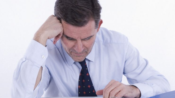 Cum îți pot afecta traumele din copilărie relația cu banii și ce recomandă specialiștii