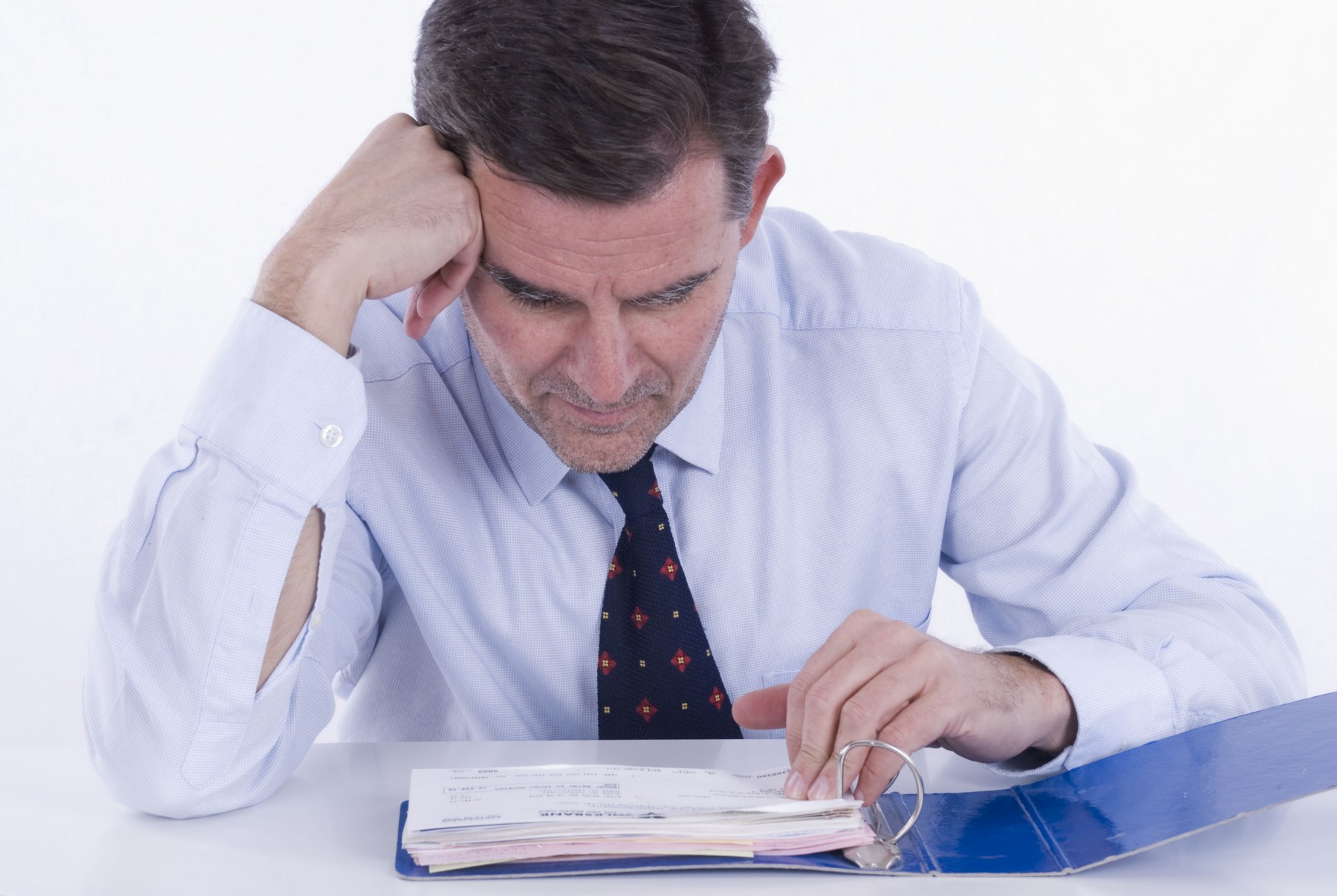 Cum îți pot afecta traumele din copilărie relația cu banii și ce recomandă specialiștii