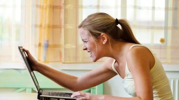 Companiile spionează online candidații care aplică pentru joburile disponibile