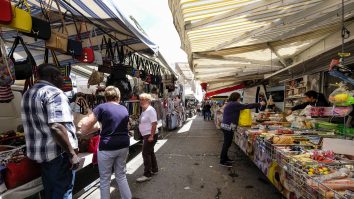 Teama de inflație îi determină pe români să cumpere mai puțin