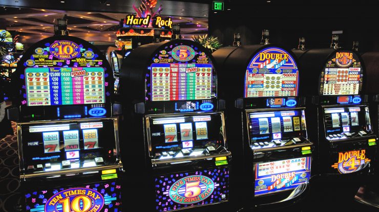 A pierdut toți banii pentru Covid la păcănele