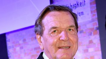 Gerhard Schröder renunţă, pe fondul criticilor, la funcţia deţinută în compania rusă Rosneft