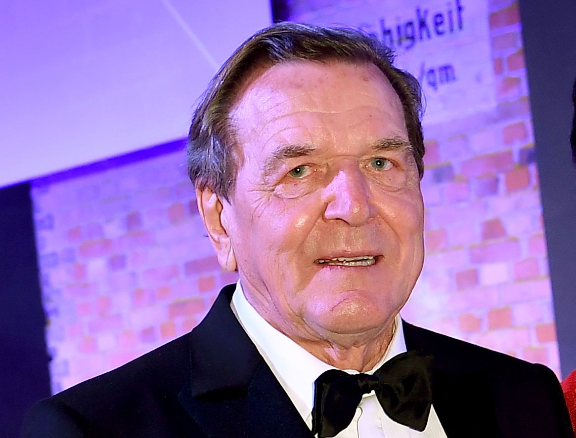 Gerhard Schröder renunţă, pe fondul criticilor, la funcţia deţinută în compania rusă Rosneft