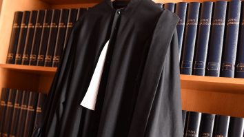 Guvernul a adoptat OUG pentru modificarea Codului Penal, în acord cu decizia CCR în privinţa prescripţiei