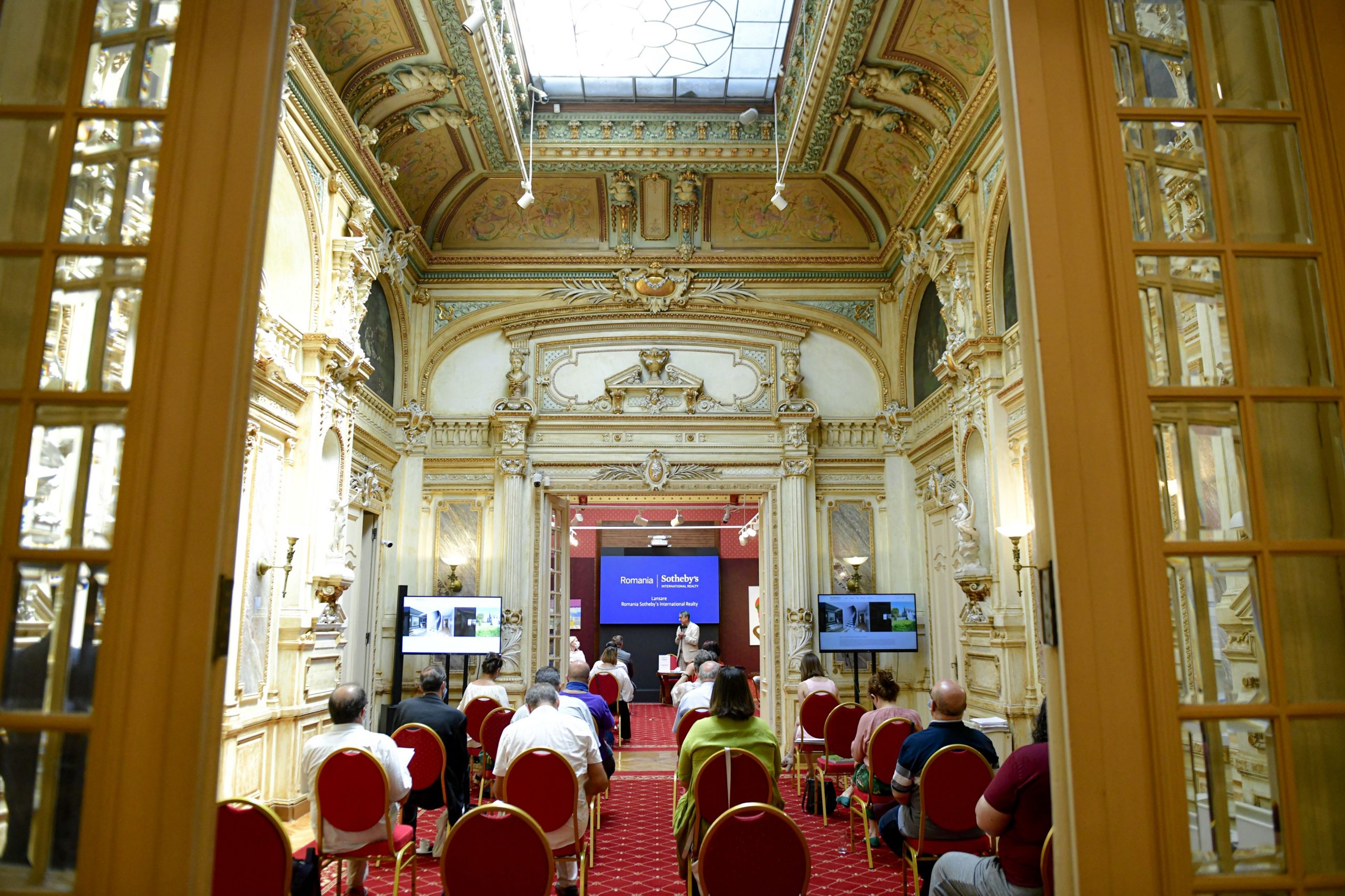 Povestea copiilor Ucrainei înainte de război. Vernisaj emoționant la Palatul Cesianu-Racoviță