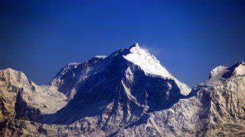 Un aplinist rus a murit pe Everest