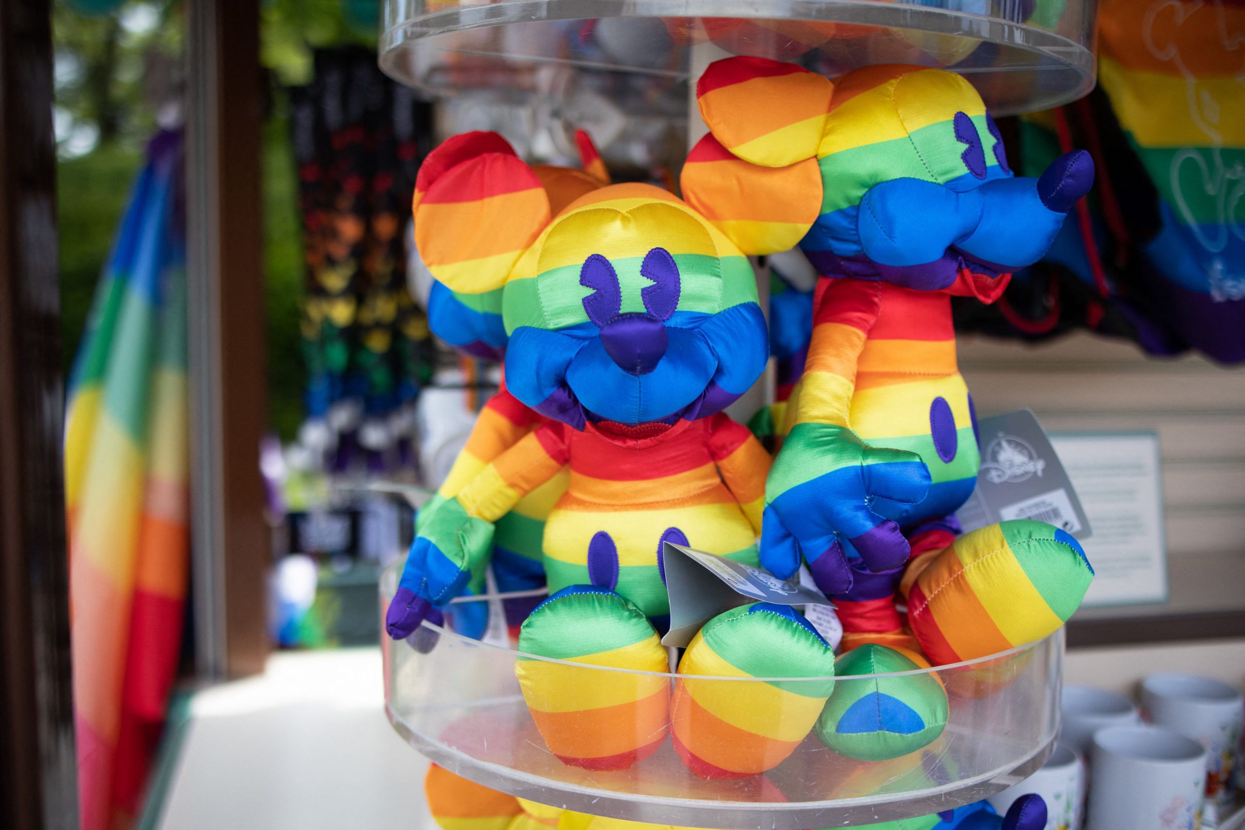 Disney va lansa o noua colecție de îmbrăcăminte LGBTQ+ 2022 pentru copii