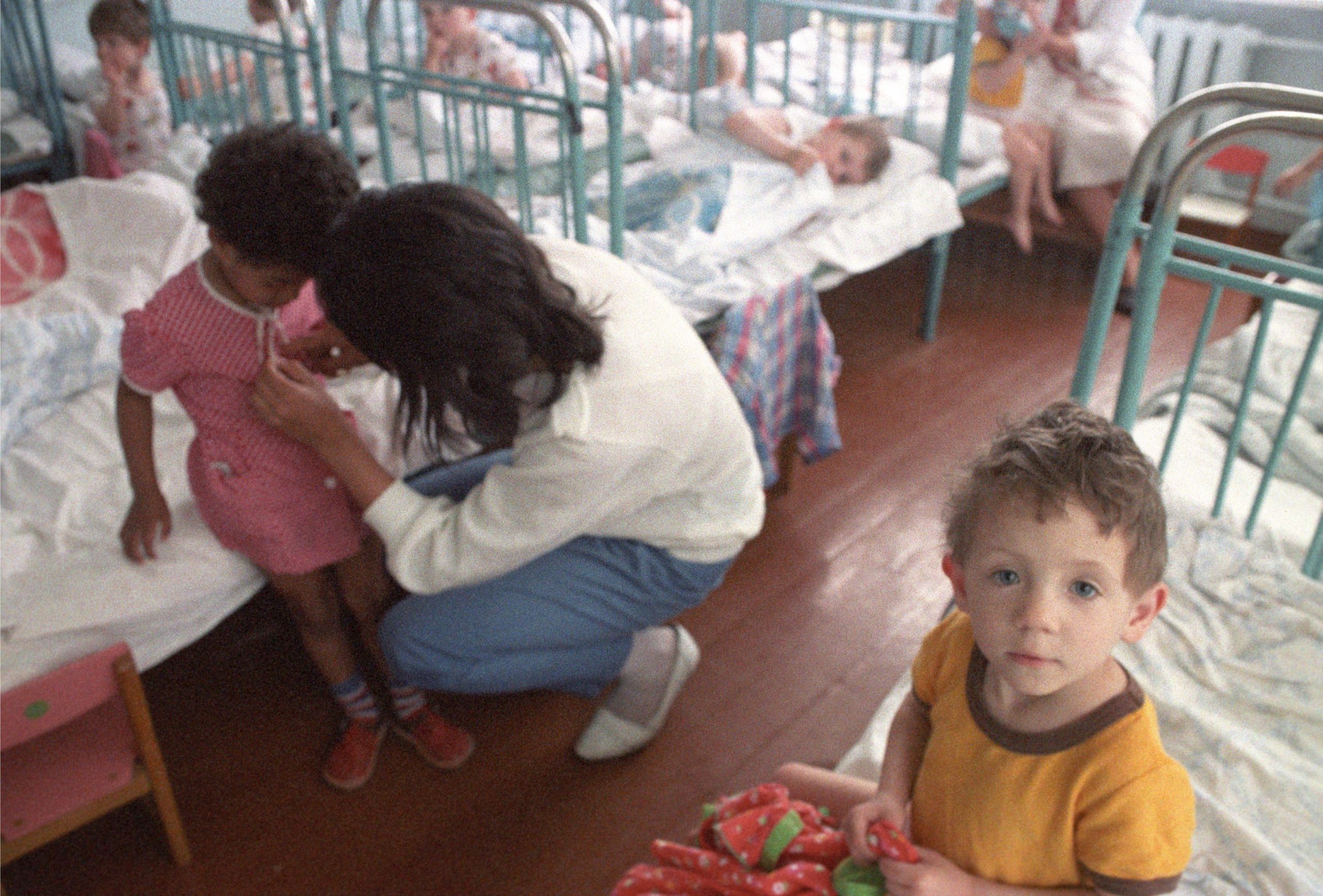 De frica facturilor la curent, englezii scot frigiderele din priză noaptea și copiii lor fac toxiinfecții