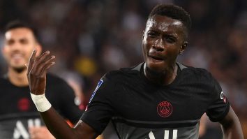 Idrissa Gueye de la PSG a refuzat să joace cu un tricou cu mesaj antihomofobie