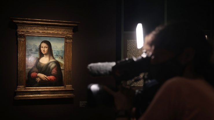 VIDEO. „Mona Lisa” poluează! S-a aflat motivul pentru care un bărbat a aruncat cu o prăjitură spre tabloul lui da Vinci