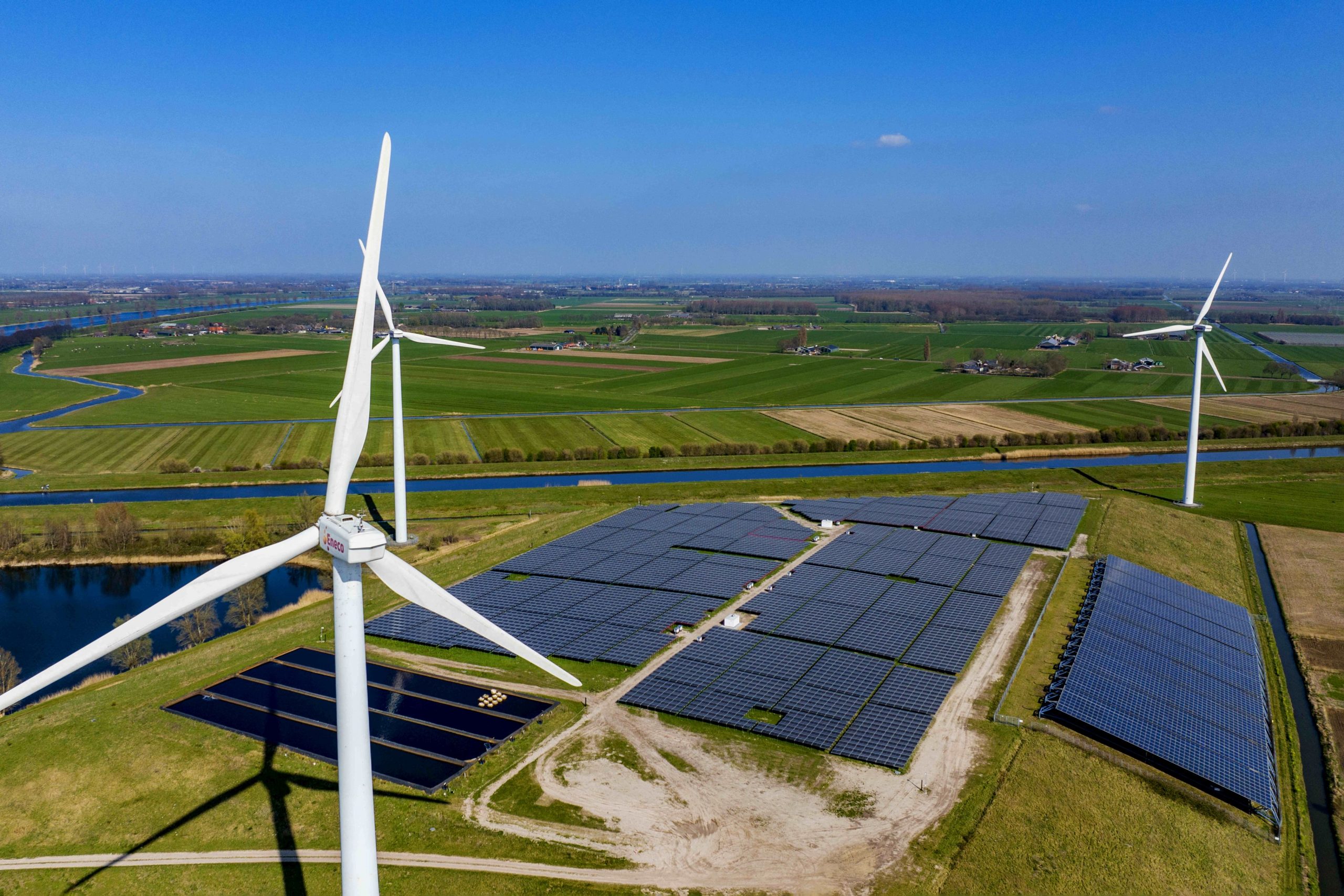 UE îi obligă pe dezvoltatori să pună panouri solare pe clădirile noi